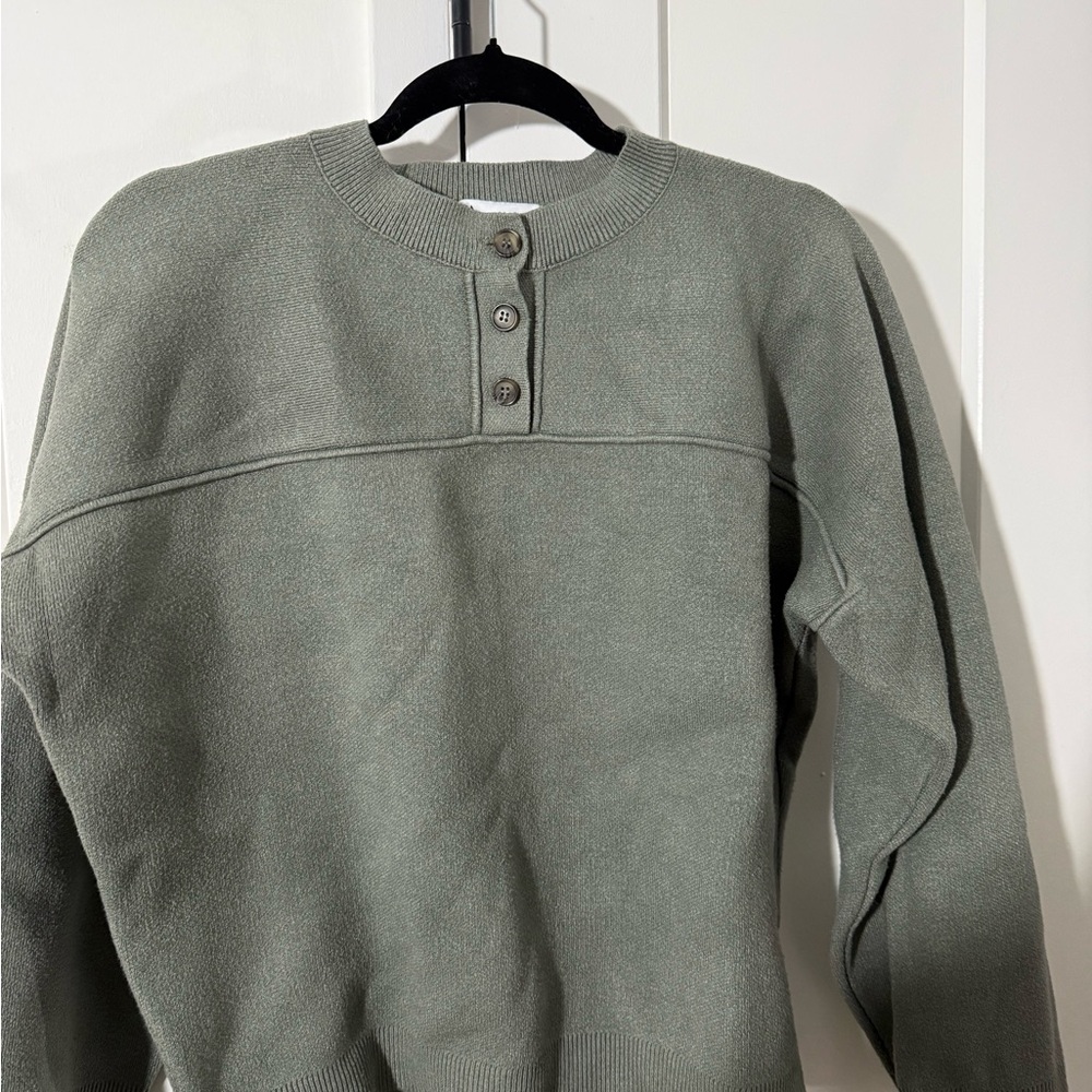 Zara Women's Gray Crew Neck Sweater
